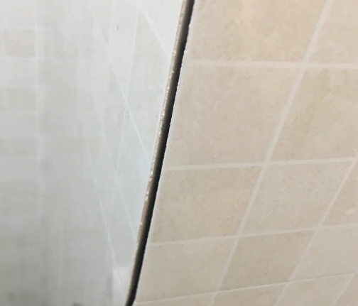 乌兰察布瓷砖空鼓维修公司分享阳台瓷砖脱落的修复过程可以分为以下几个步骤