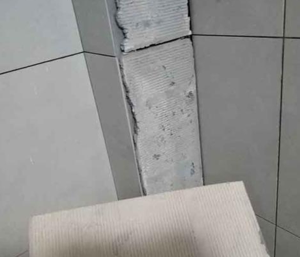 乌兰察布瓷砖空鼓维修公司分享下厨房瓷砖脱落的补救措施。